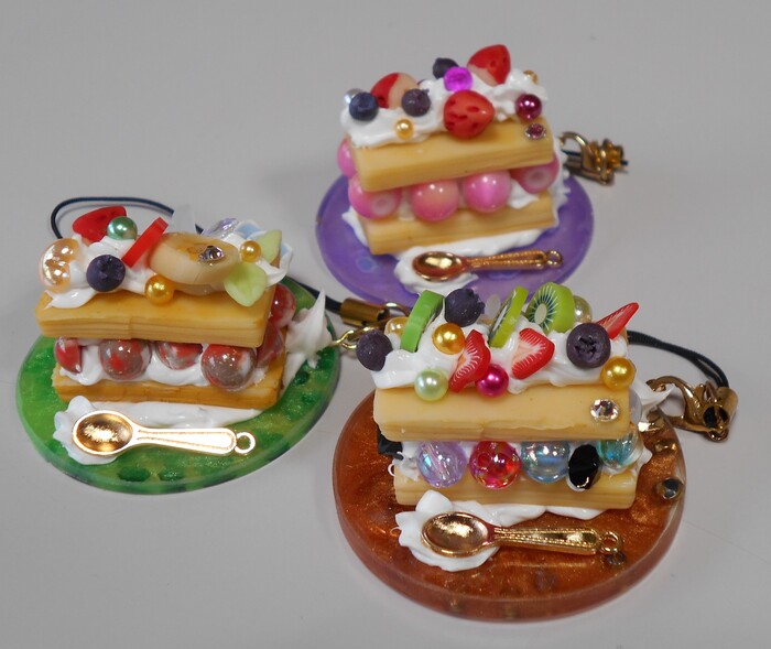 可愛いミルフィーユのミニチュアを作ります。
