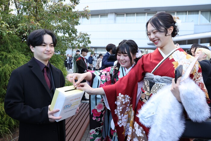 二十歳の集い 募金活動の様子