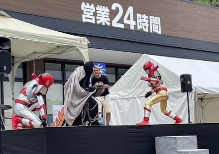 ファイアーXショー　Gold　Silv　VS　ケムラーの戦闘写真　