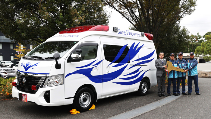 納車された救急車の写真