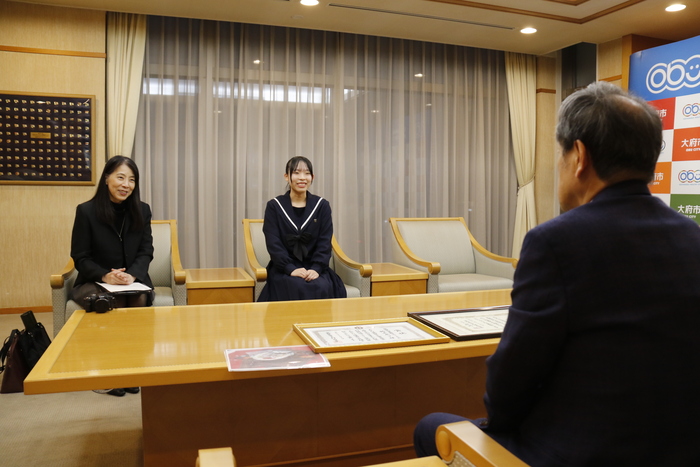 受賞報告の様子